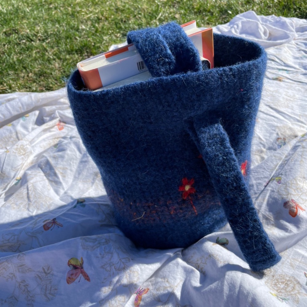 Handmade bucket bag knit